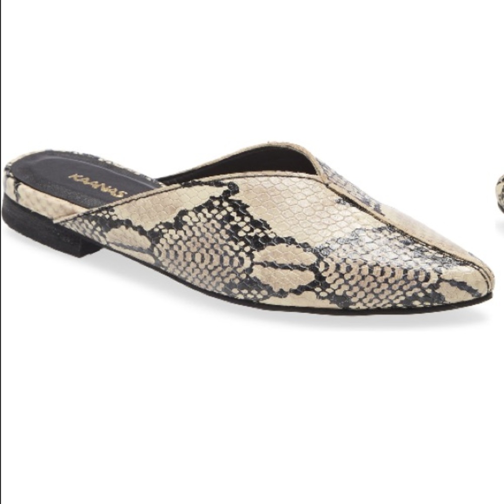 NWOT Vienna Snake Embossed Pointed Toe Mule